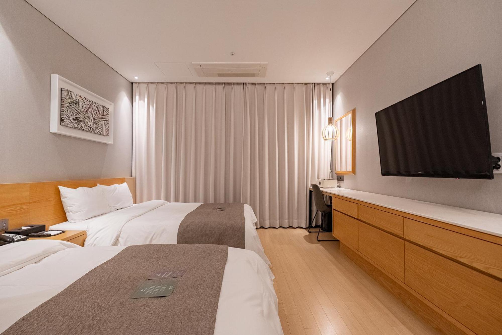 Gloucester Hotel ชองจู ภายนอก รูปภาพ