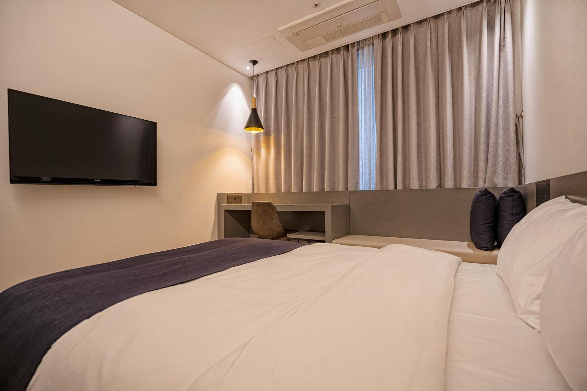 Gloucester Hotel ชองจู ภายนอก รูปภาพ