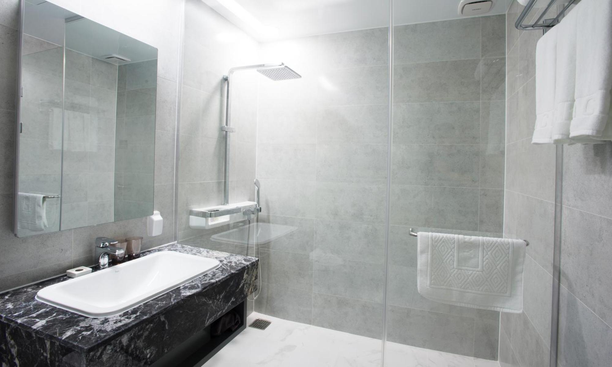 Gloucester Hotel ชองจู ภายนอก รูปภาพ