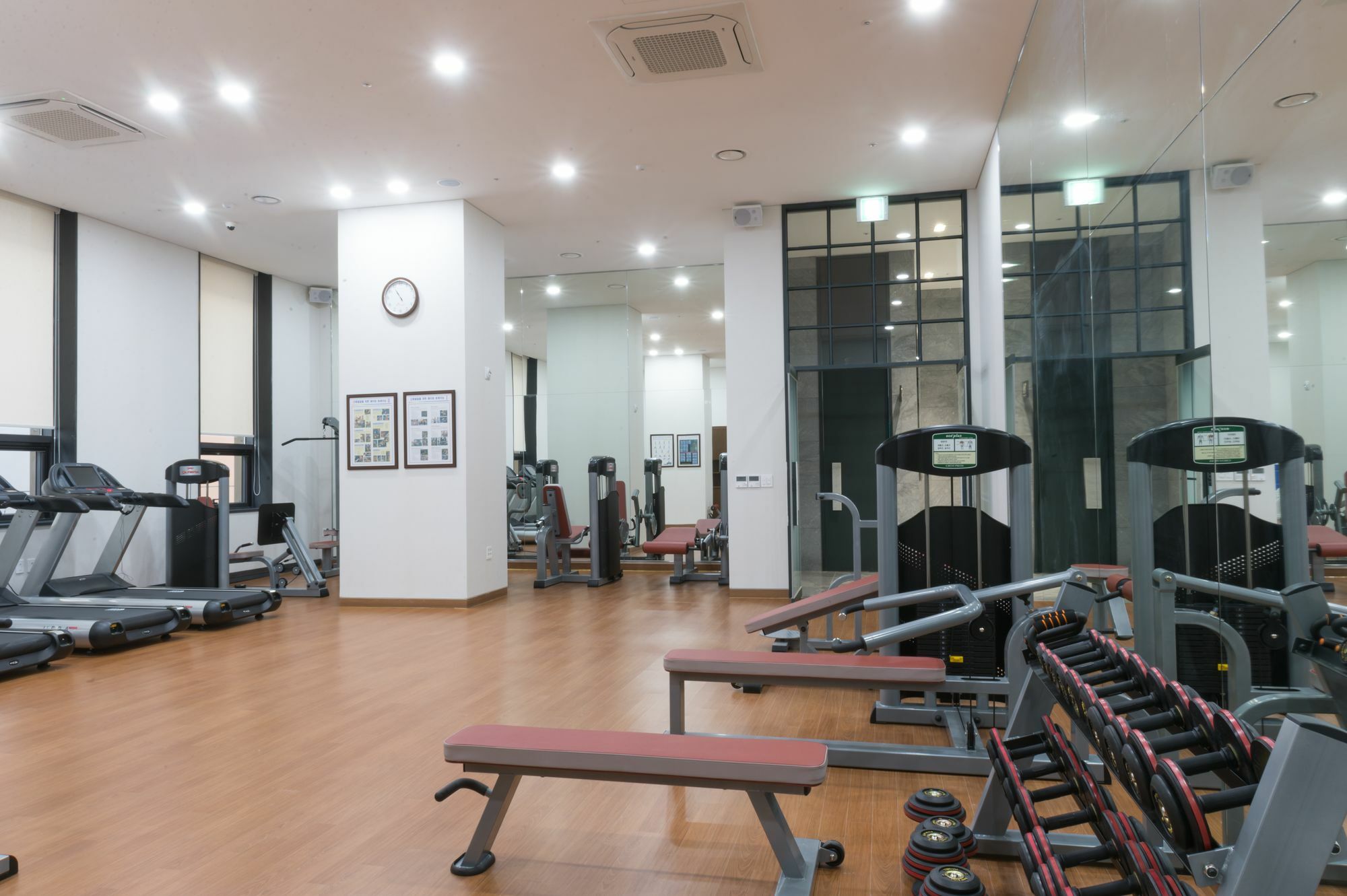 Gloucester Hotel ชองจู ภายนอก รูปภาพ